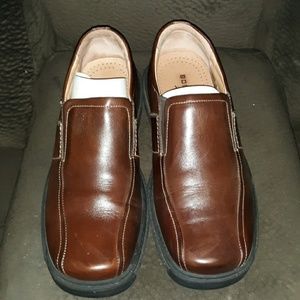 Man size 7.5 dress shoes brown